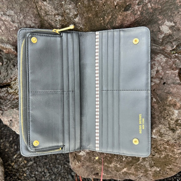 Henri Bendel New York Zip Around Wallet Black & Cream Gold Hardware - Picture 7 of 14